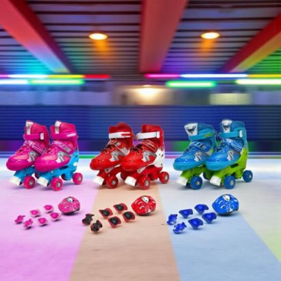 صورة سكيت أربع كفر مع أدوات السلامة